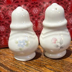 Pfaltzgraff Tea Rose Floral White Ceramic Salt and Pepper Shakers